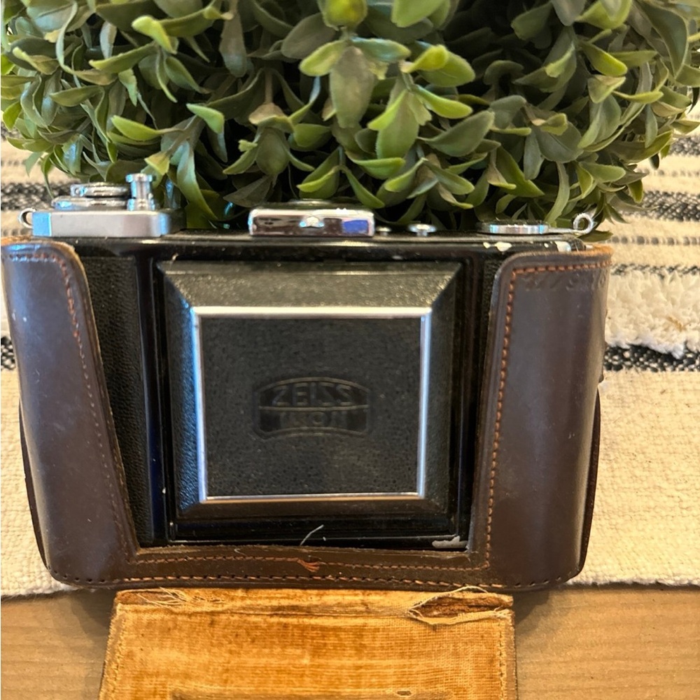 VINTAGE ZEISS IKON IKONTA 523/16 120 Type RF Novar 1:3,5f 75mm CAMERA W/ POUCH